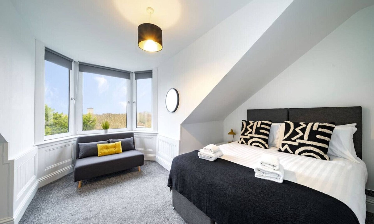 Paisley Apartment | Cross Road Cosy Apartment