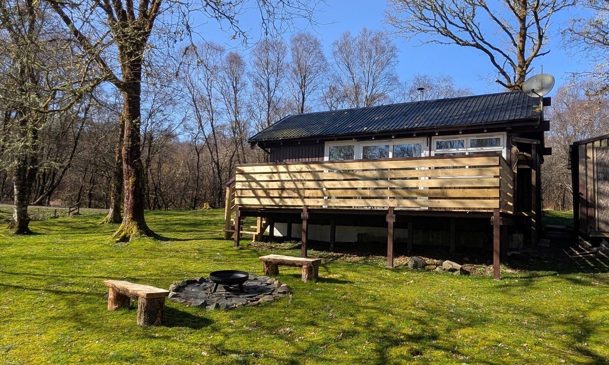 Taynuilt Cabin | Cruachan is a charming cabin, in peaceful, woodland location by babbling burn.