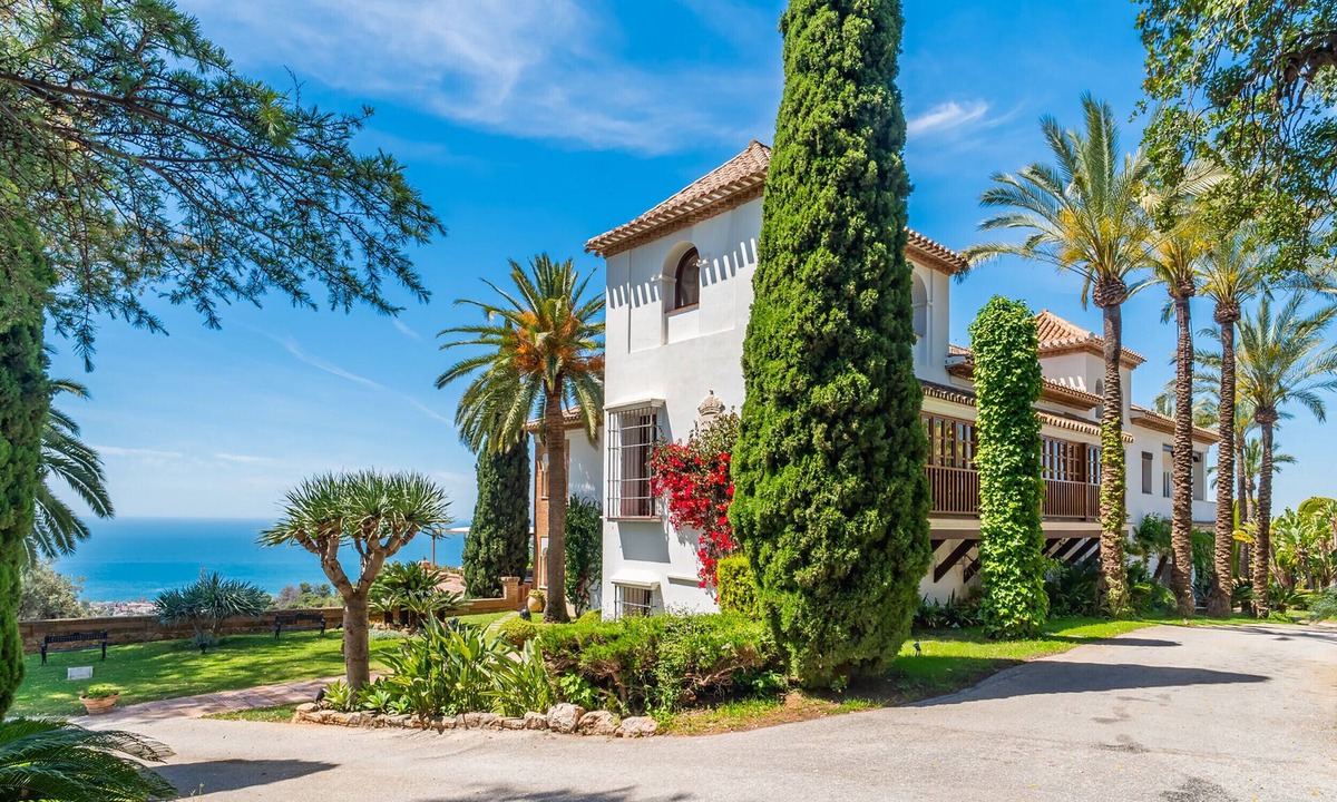Malaga-Este Villa | Cubo's Mountain Bayview Luxury Villa/views/free wifi/gym