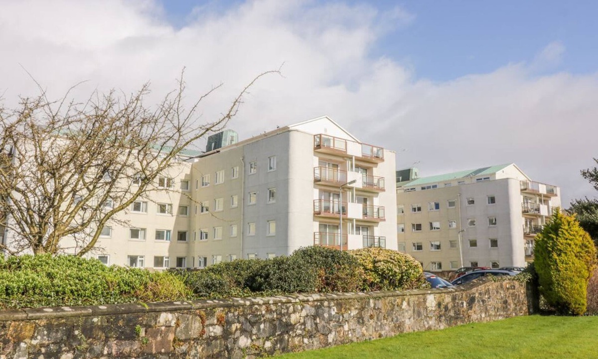 Largs Apartment | Cumbrae View: Spacious 2 Bed