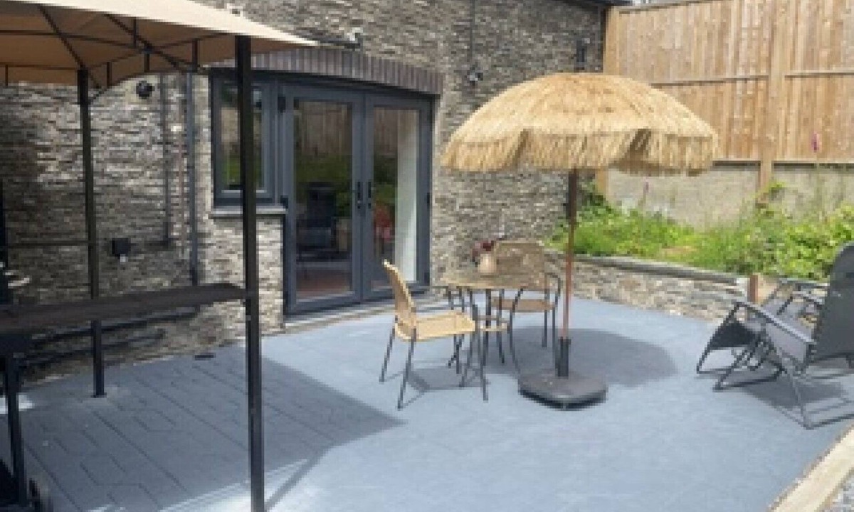 Llanfihangel-Ystrad House | Cwtch Bee - One Bedroom House, Sleeps 2
