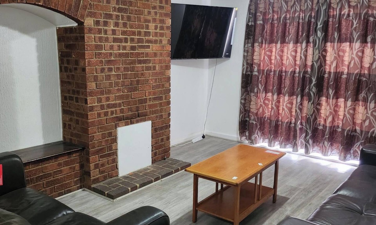 Goresbrook House | Dagenham - House - Stay5 - Parking - GreatLocation