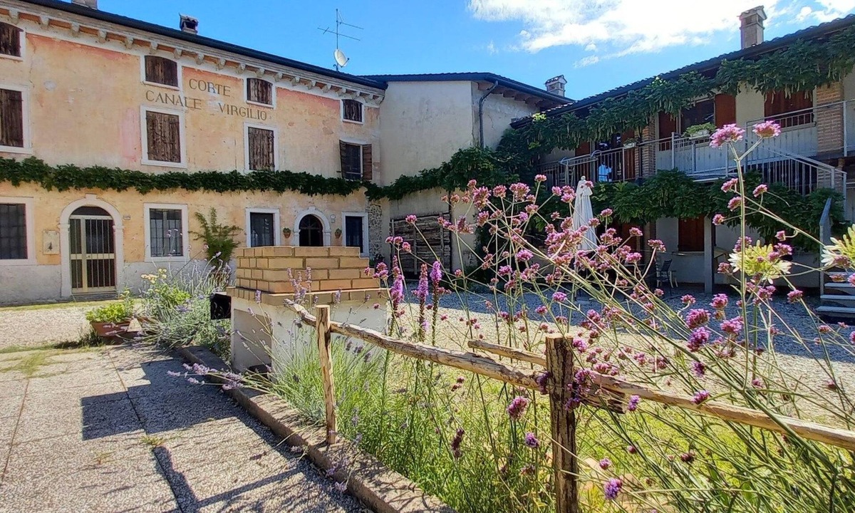 Volta Mantovana Apartment | Das Landgut "Corte Canale Virgilio" mit Balkon by Interhome
