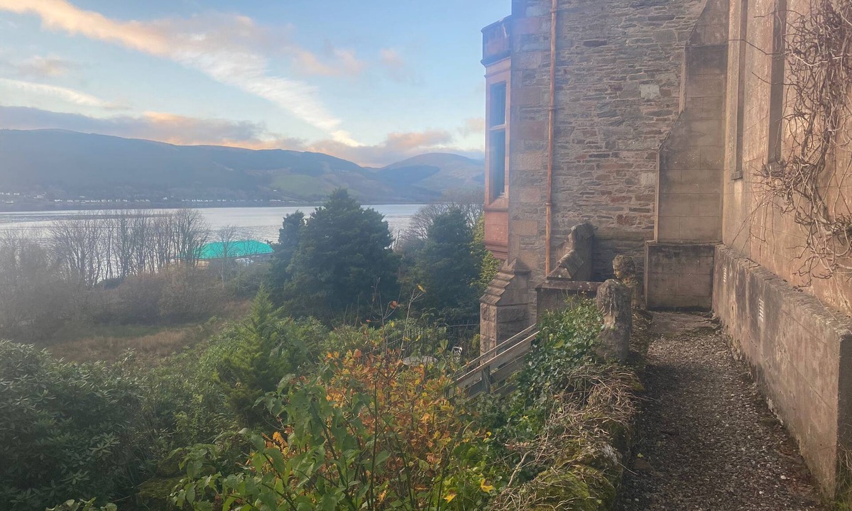 Kilcreggan Other | Delightful 11-bedroom waterfront castle by Loch Long in historic Argyll awaits