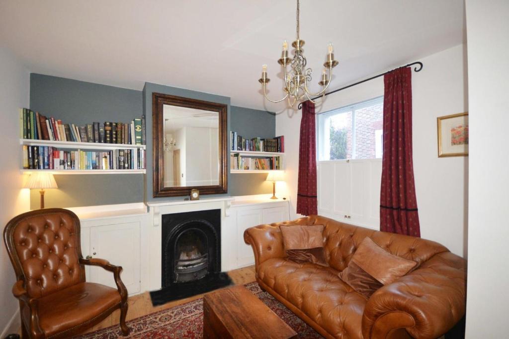 Sandwich Apartment | Delightful Cottage in Sandwich - One Bedroom