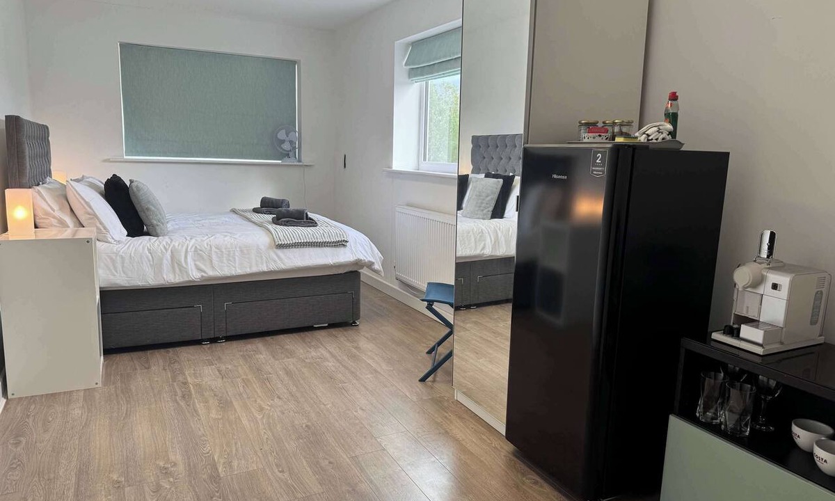 Sheffield House | Delightful Self Contained Garden View Retreat