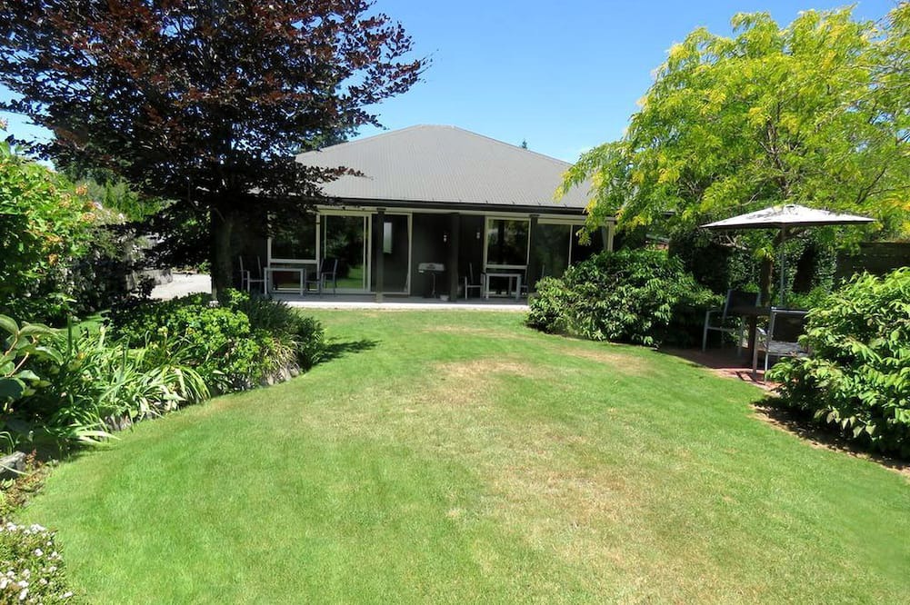 Hanmer Springs Cabin | Deluxe Suite Rental near Hanmer Thermal Resort in Canterbury, South Island