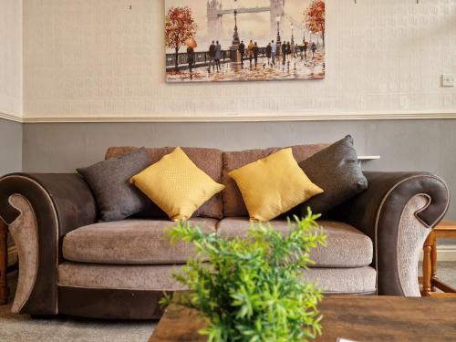 Hull House | Devon St - Cozy home, Free easy parking!