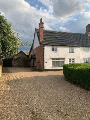 Bury St Edmunds House | Dog-friendly rural retreat