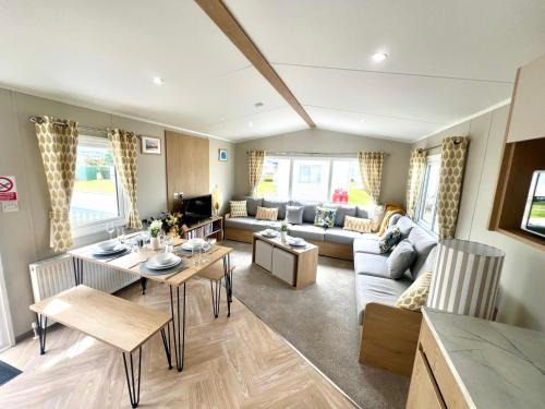 Nairn Resort | Dolphin Bay