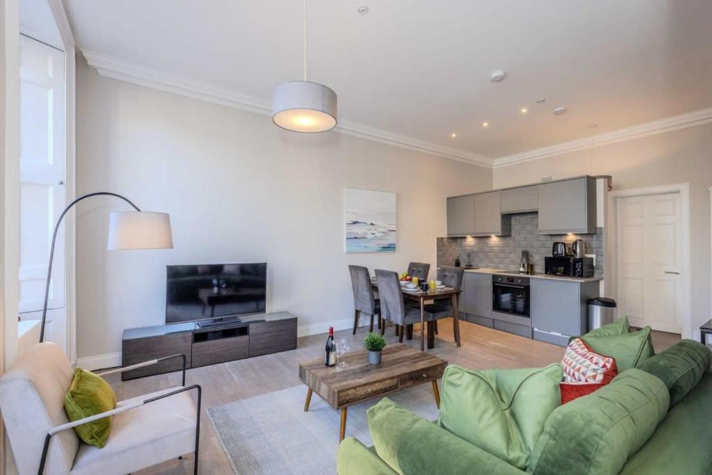 West End Apartment | Dragon Suites - Edinburgh City Centre 2 Bed Apartment