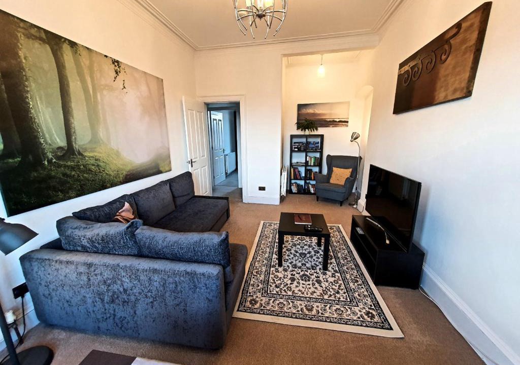 Dumbarton Apartment | Dumbarton Hillview