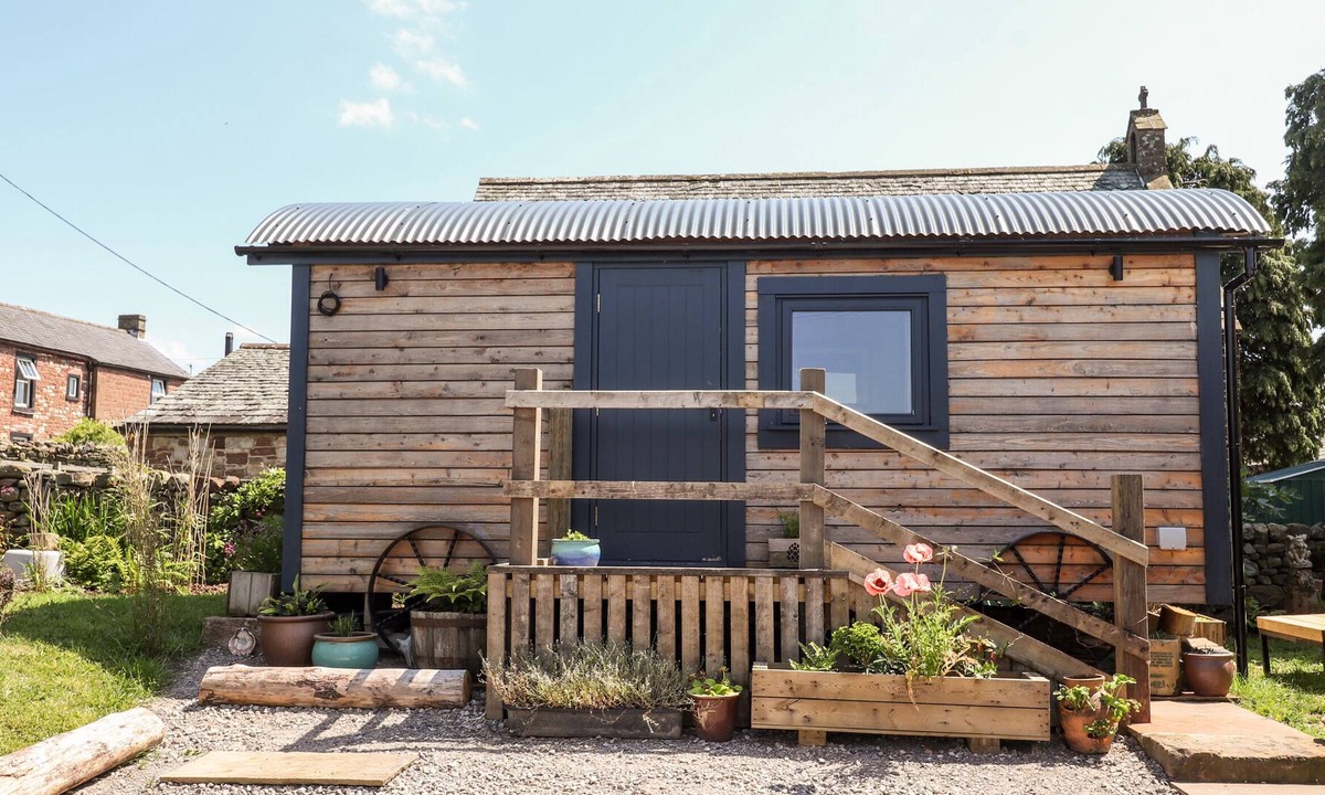 Knock Cottage | DUNFELL SHEPHERD'S HUT, pet friendly in Appleby-In-Westmorland