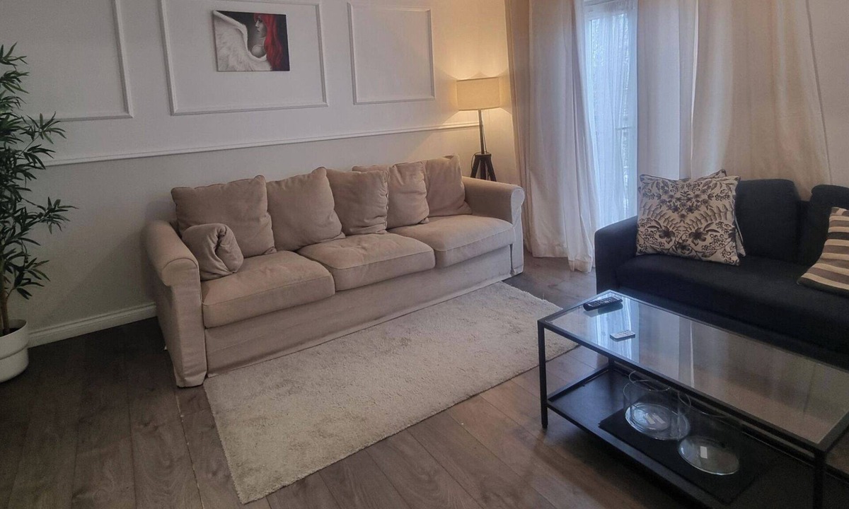 Chadwell Apartment | East London 2-Bed Ap Sleeps 4 near Hainault Forest