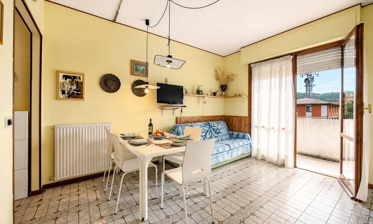 San Bartolomeo al Mare Apartment | Edera With Balcony Few Steps From Sea, San Bartolomeo al Mare, Italy