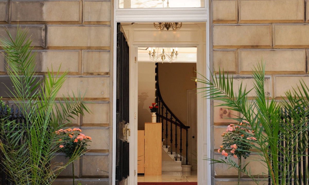 West End House | Edinburgh City Suites