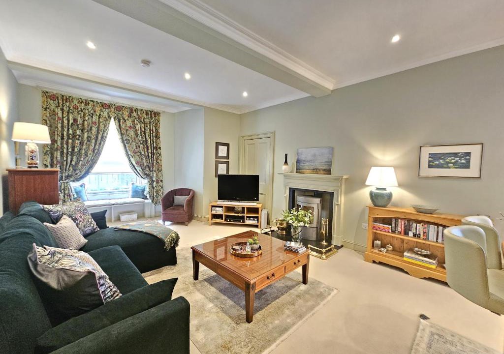 Comely Bank Apartment | Edinburgh Elegant 1-Bedroom City Apartment