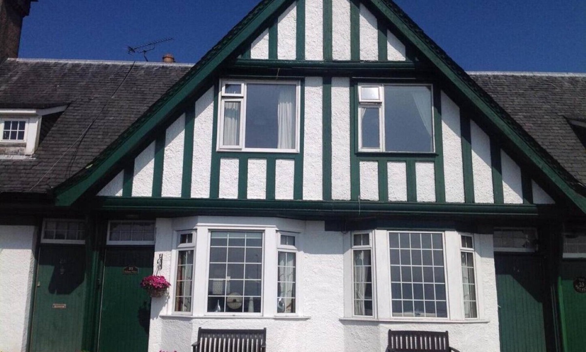 Lamlash House | Eilean View, Sea Views, Holiday Home sleeps 6