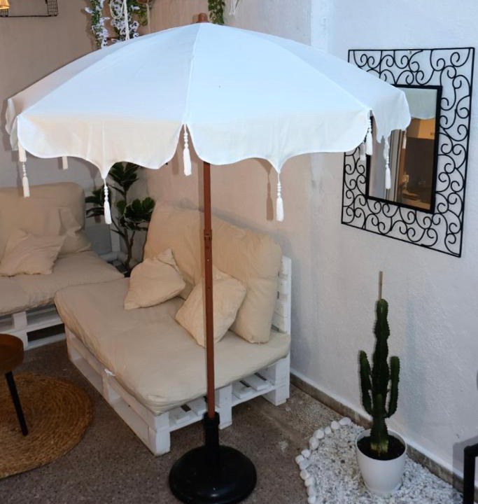 Besalu Apartment | El pati de L'Anna