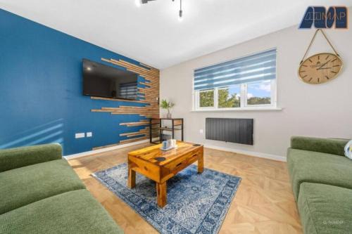 Paisley Apartment | Elegant 2Bed Sleeps 4 With Parking