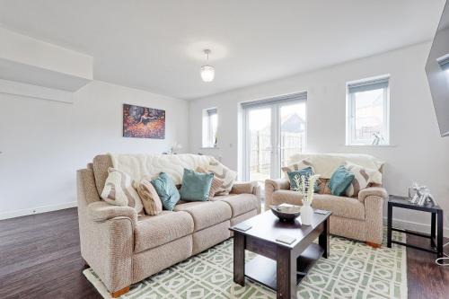 Basildon Apartment | Elegant 3-Bedroom Home with Parking Near Basildon Town Centre