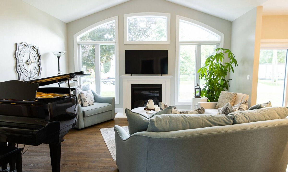 Town of Essex House | Elegant Three Bedroom Home with lake view and a hot tub