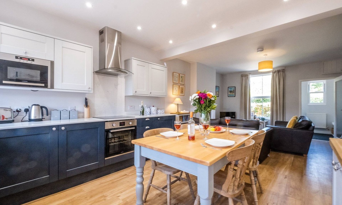 Aldeburgh Cottage | Elm Cottage - sleeps 5 guests in 3 bedrooms