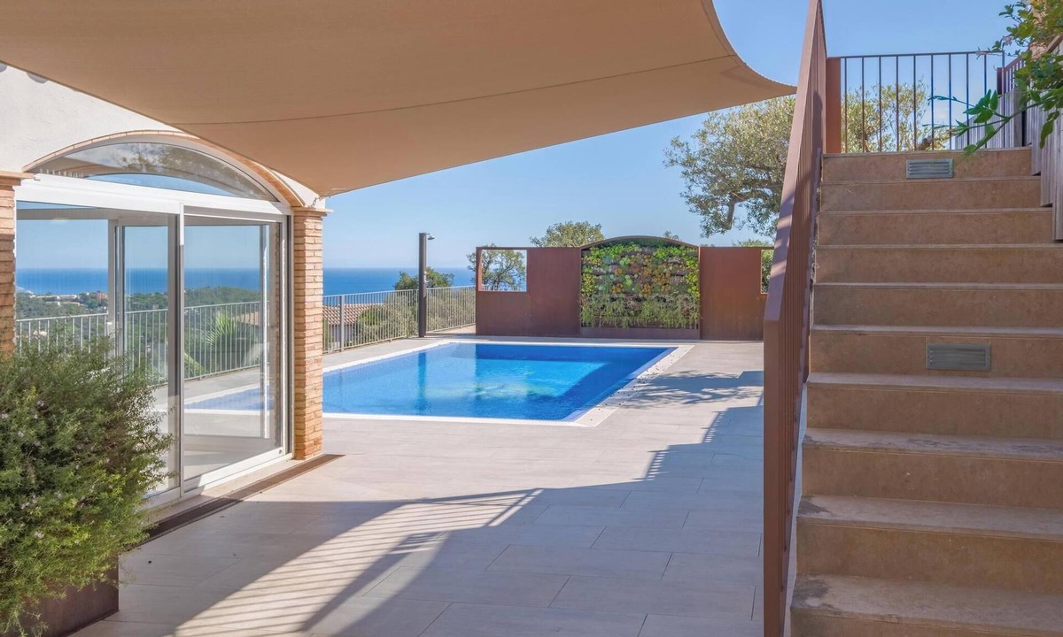Castell-Platja d'Aro Ski Chalet | Emeis House