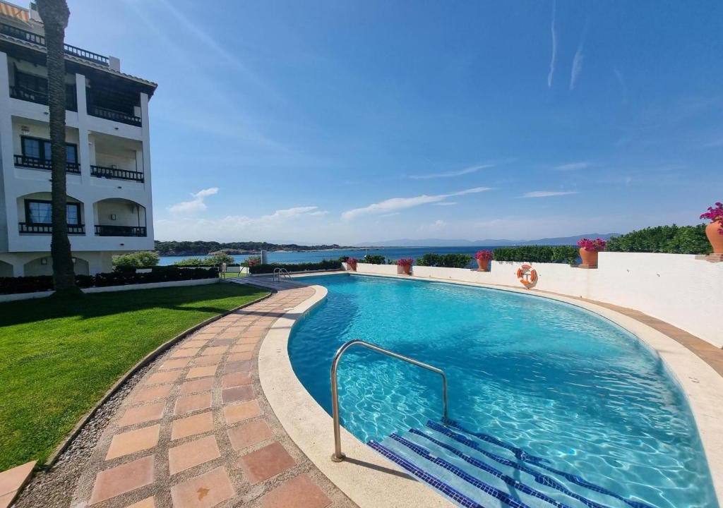 Pedrinya Apartment | Encantador apartamento de 1 dormitorio con gran terraza y piscina común, a 50m de la playa - HISP-236-125