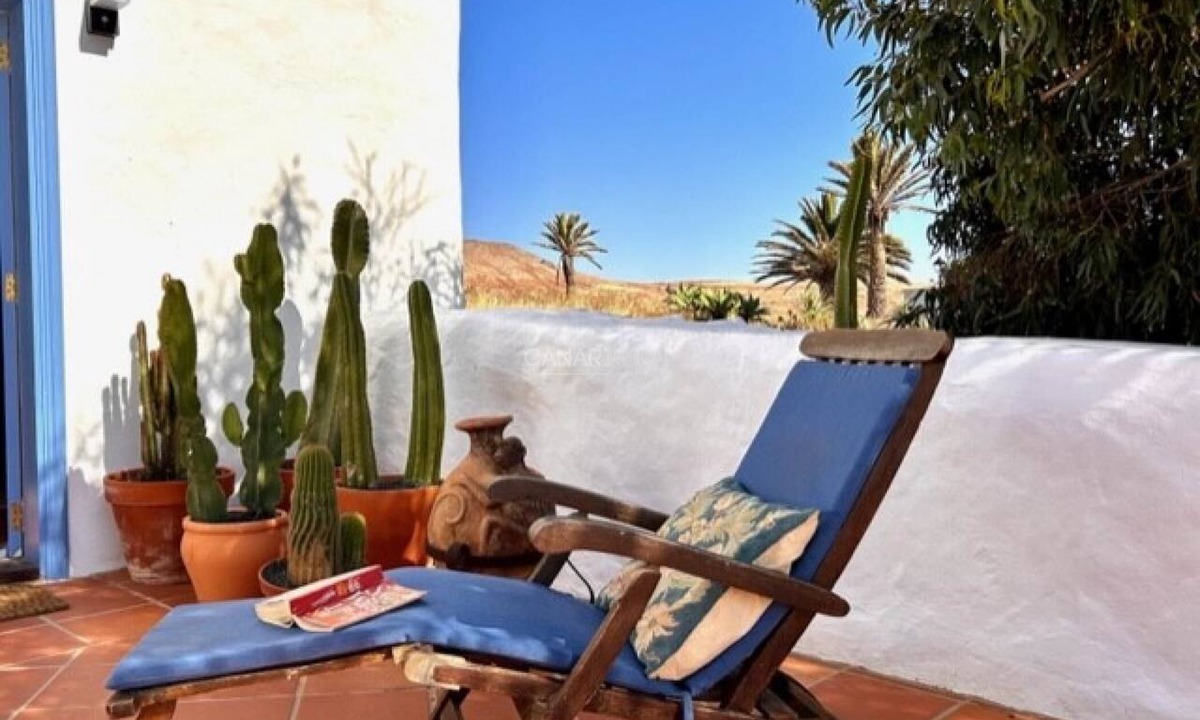 Teguise Cottage | Enchanting and Spacious Holiday Cottage Chimida in Historic Teguise Vi