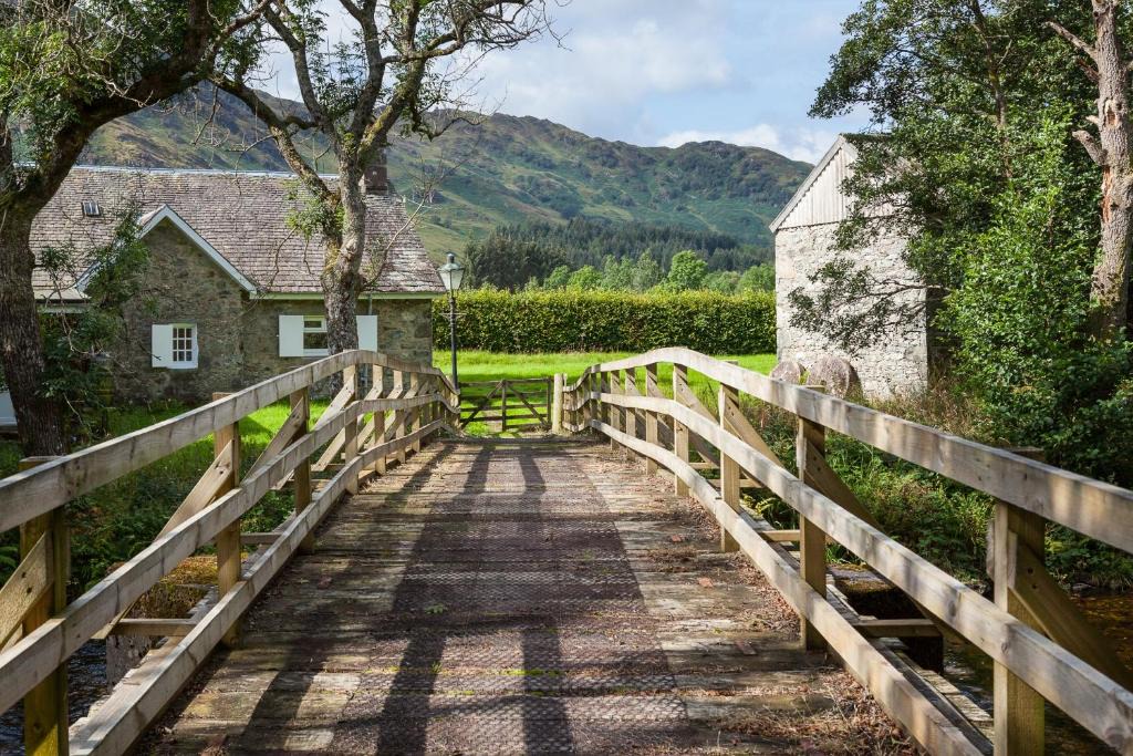 St Fillans House | Enchanting,rustic, Dundurn Mill with stunning views and private river