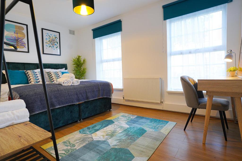 Chase Apartment | Enfield North London Charming 3-BDR Apartment