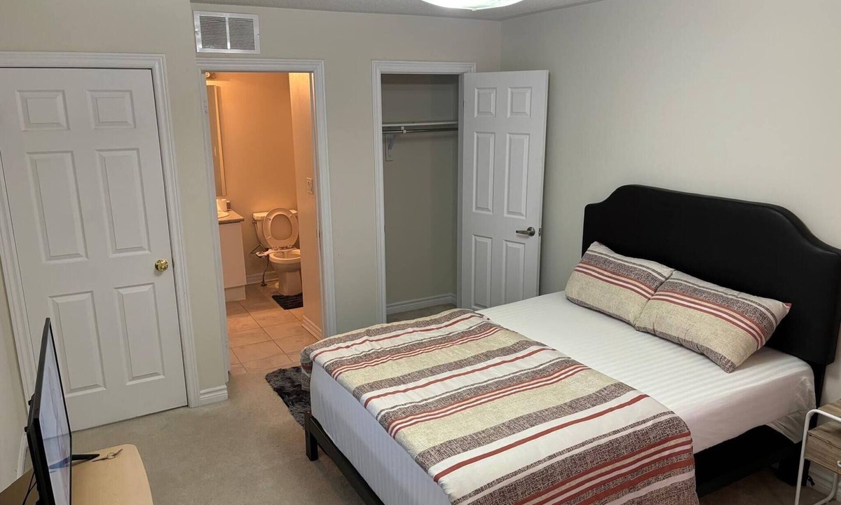 Brampton House | Ensuite room in 3 bedroom townhouse in Brampton
