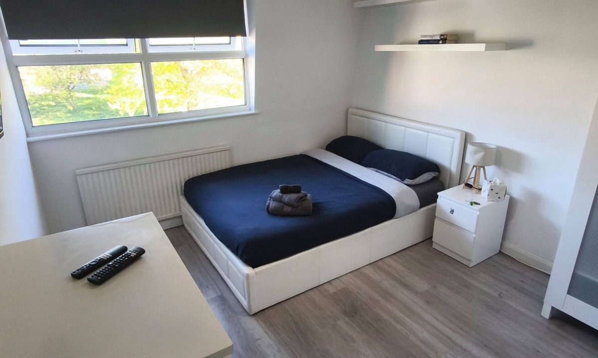 Chelmsford House | Ensuite Room Near City Centre & Riverside Walks