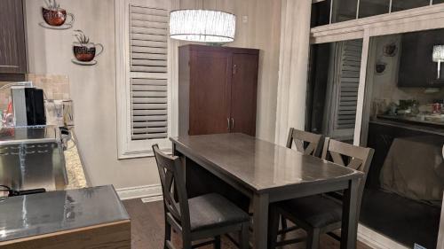 Markham Bed & Breakfast | Ensuite with Parking available min 30 nights