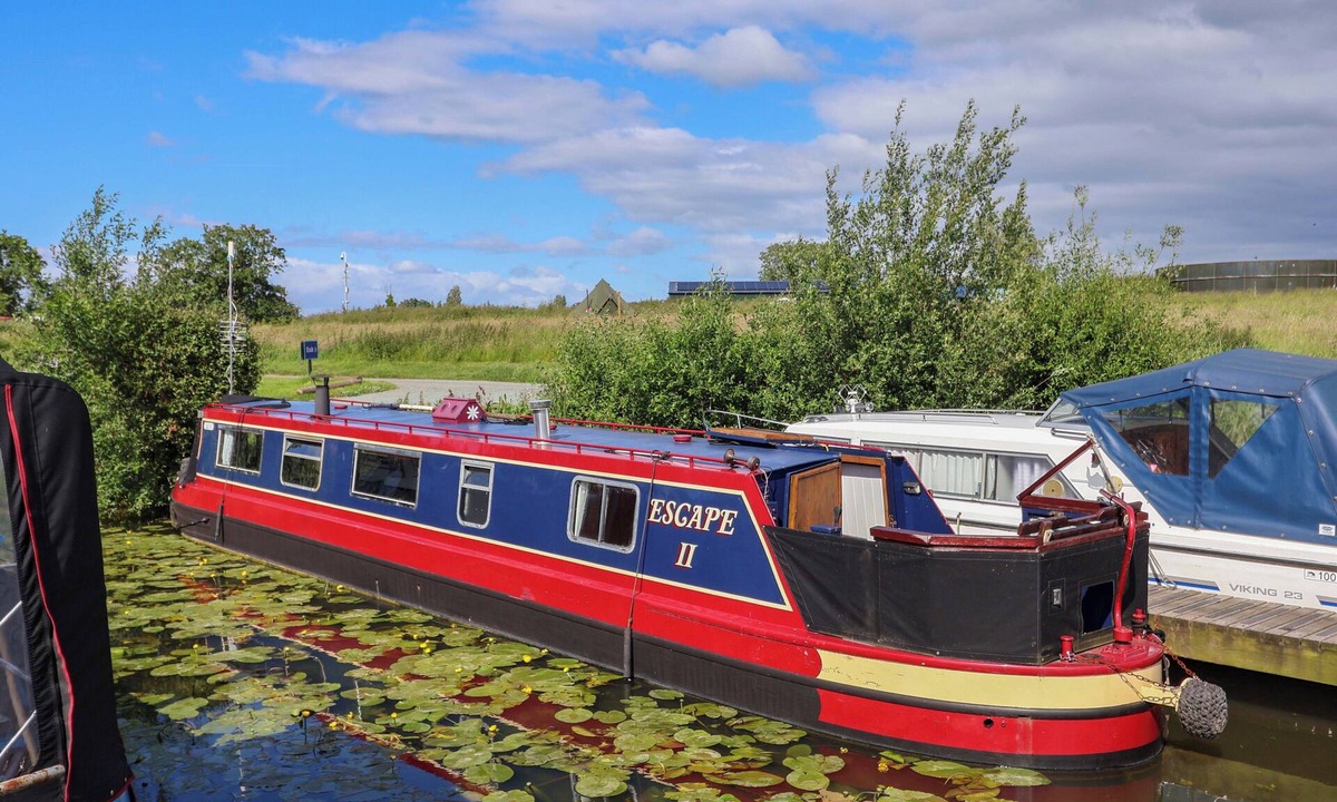 Northwich Cottage | ESCAPE II, pet friendly in Oakwood Marina