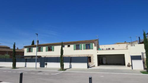Avinyonet de Puigventos House | Escape to a spacious retreat with garden