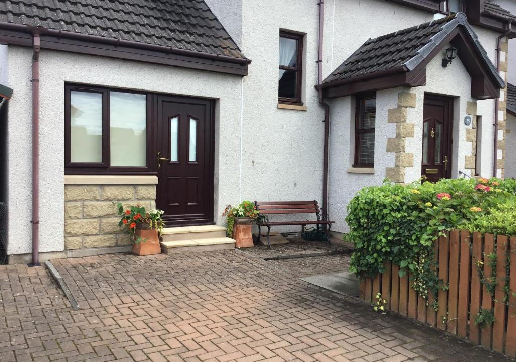 Forres Apartment | Exclusive Private double room, en-suite wet room Private entrance