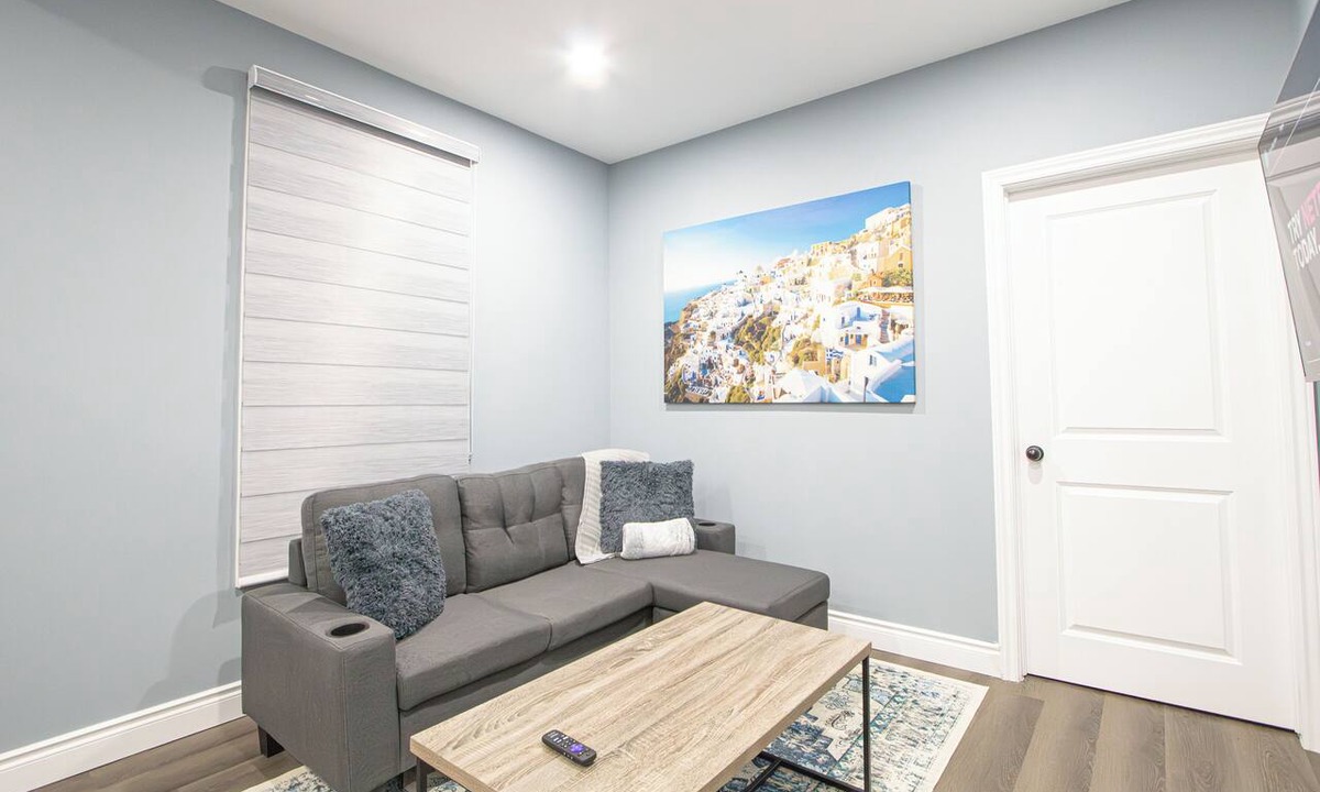 South London Apartment | Executive 2-Bedroom Suite | Soundproof | Steps to Wortley Village & Vic Hospital