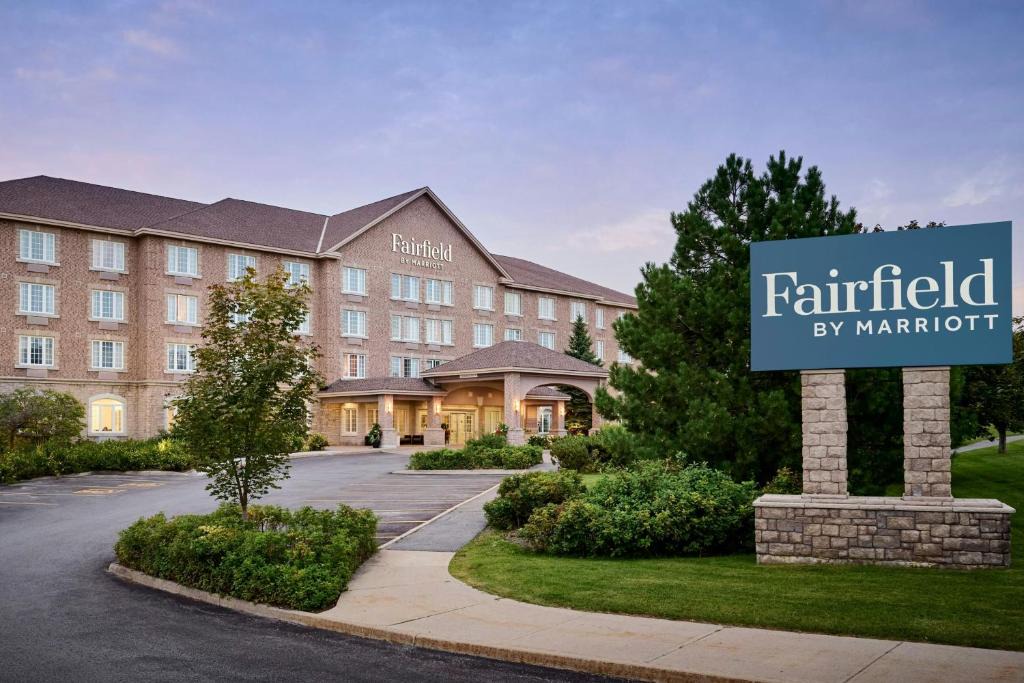 Kanata Lakes - Marchwood Lakeside - Morgan's Grant - Kanata Hotel | Fairfield Inn & Suites by Marriott Ottawa Kanata