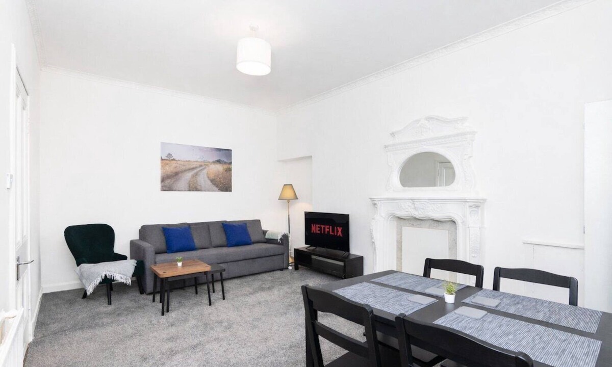 Coatbridge Apartment | Family-Ready Apt for Work & Couples