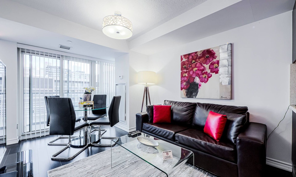 Bay Street Corridor Condo | Family Size 2 Bedroom 2 Bathroom Suite w. 3 TVs and Balcony