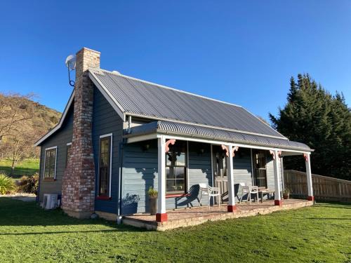 Hurunui Ski Chalet | Fantail Cottage