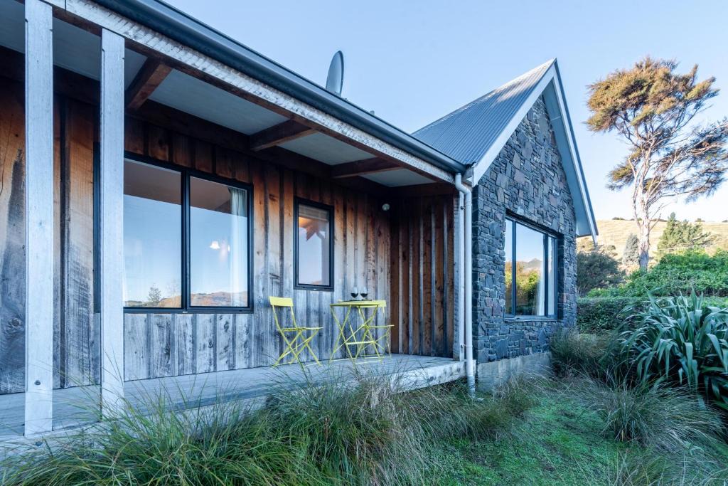 Akaroa House | Fantail Cottage with Sea Views - Akaroa Home