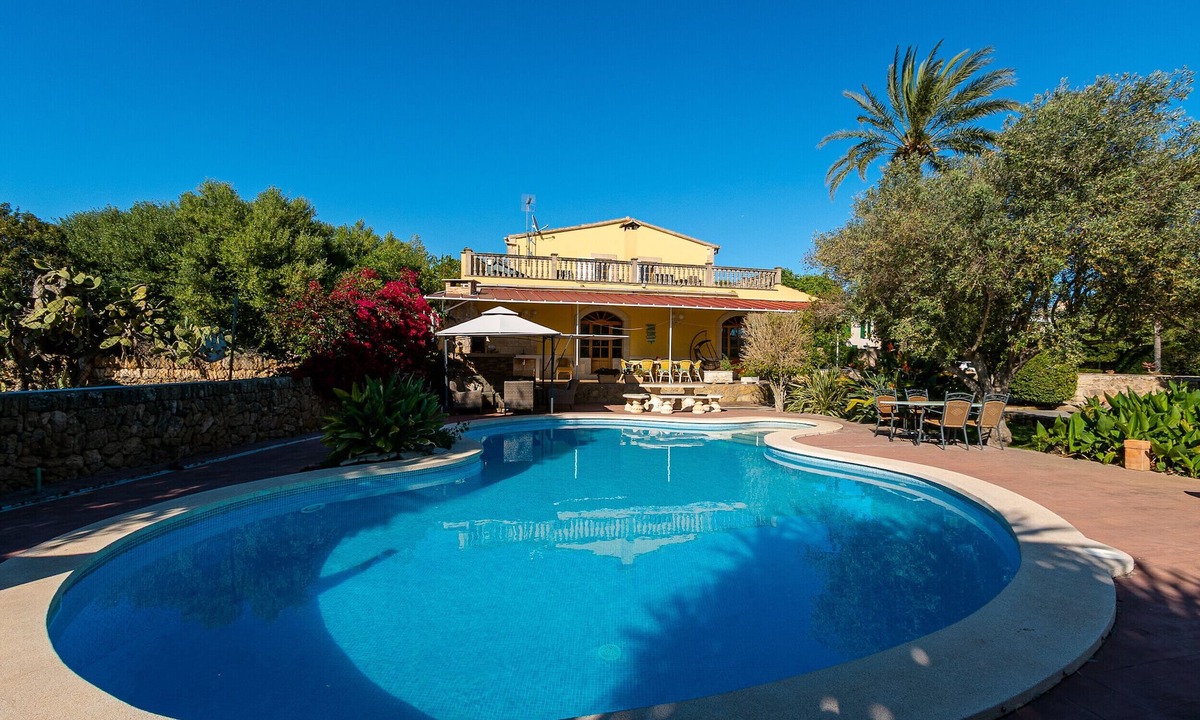 es Bacares Villa | Fantastic finca with a large pool and just a few steps from Alcúdia's old town