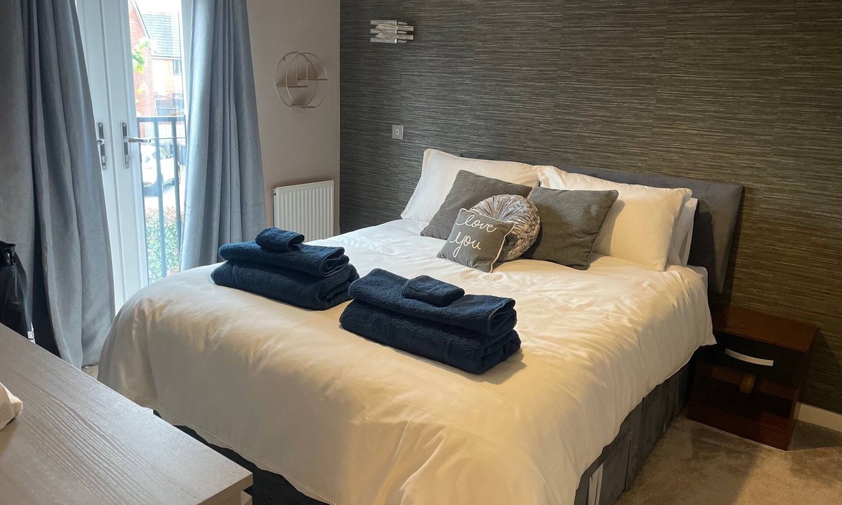 Wootton House | Fantastic, pet Friendly 3 Bedroom House in Bedford