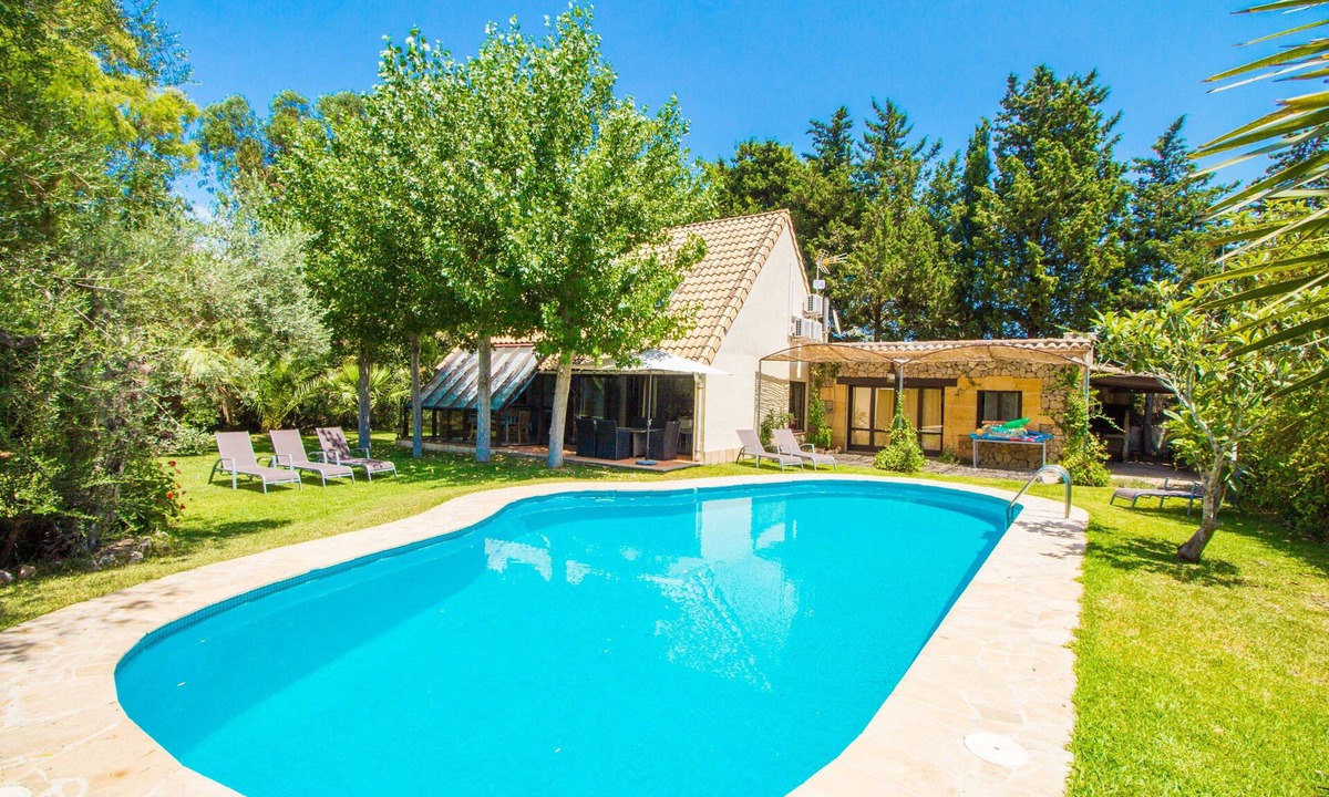Puerto de Pollensa Villa | Fantastic villa 800m from the beach and private pool