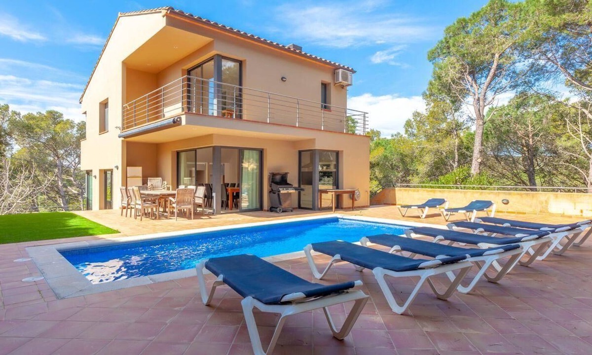 Tamariu House | Fantastic villa with private swimming pool located in the urbanization of Aigua Gelida in