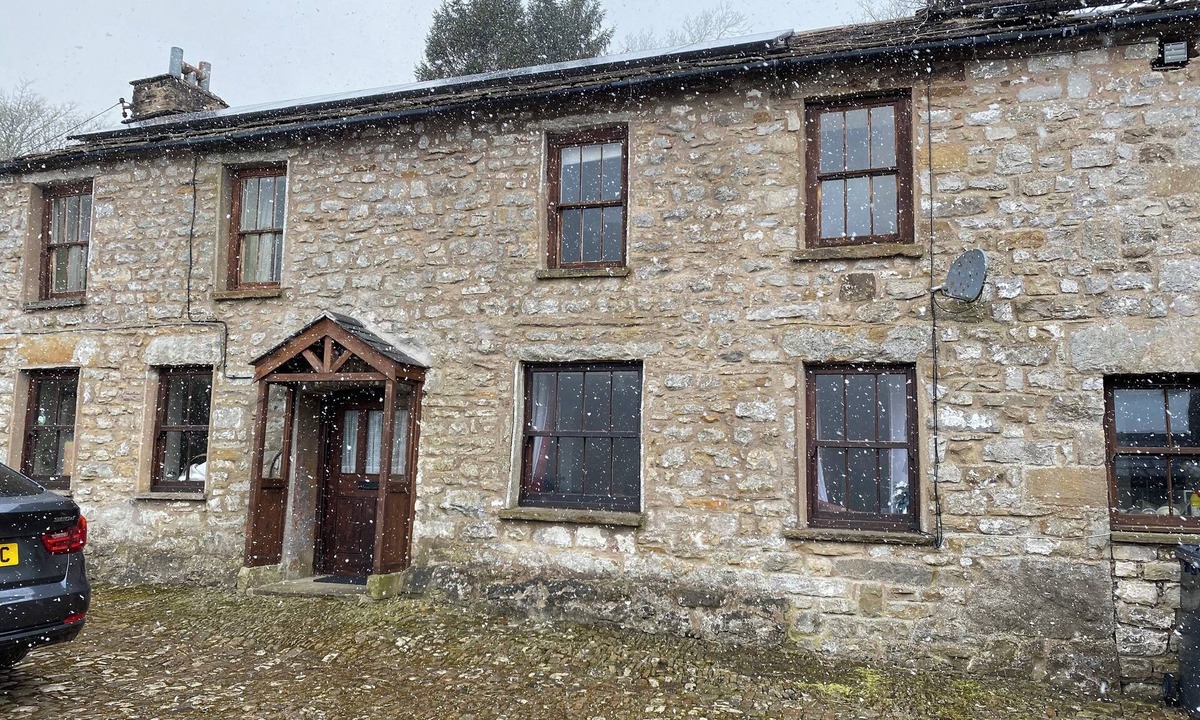 Sedbergh House | Farmhouse just outside village of dent with Beautiful view of Whernside