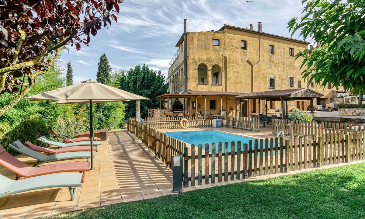 Vilademuls House | Farmhouse 'Mas Alba' with Mountain View, Private Pool and Wi-Fi